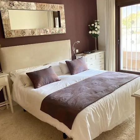 Modern In Village Centre With Underground Parking Appartement *