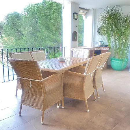 Modern In Village Centre With Underground Parking Appartement *