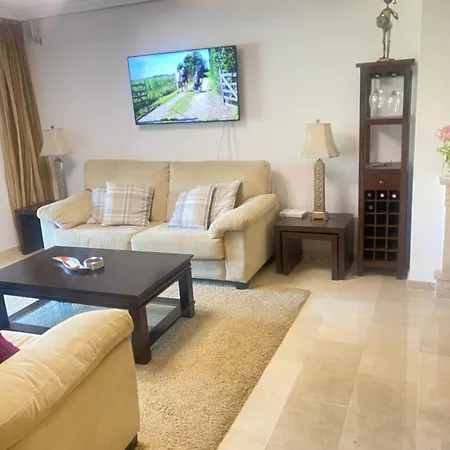 Modern In Village Centre With Underground Parking Appartement Benahavís
